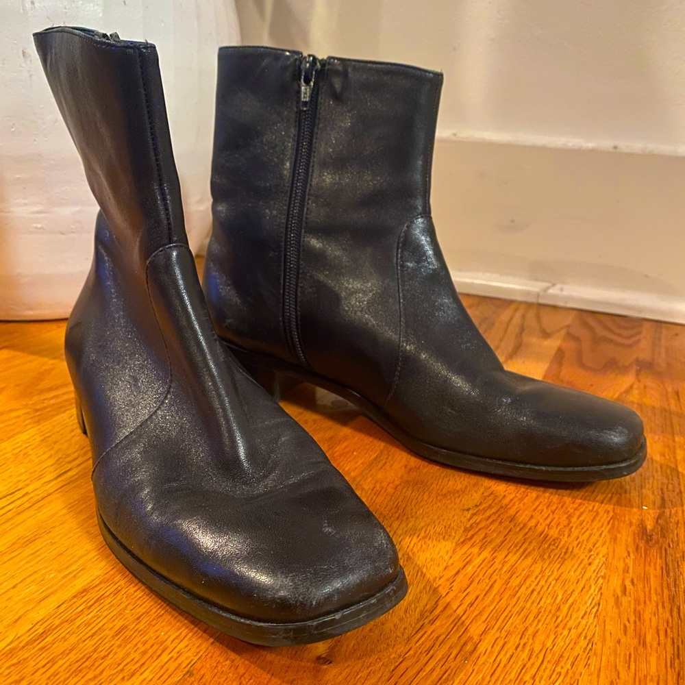 Black leather Oradell Etienne Aigner size 7.5 boots